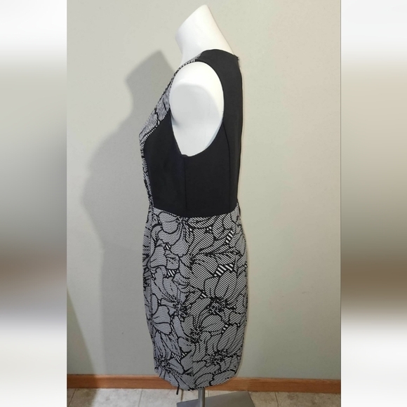 Women's Cute Limited Dress - Picture 2 of 4